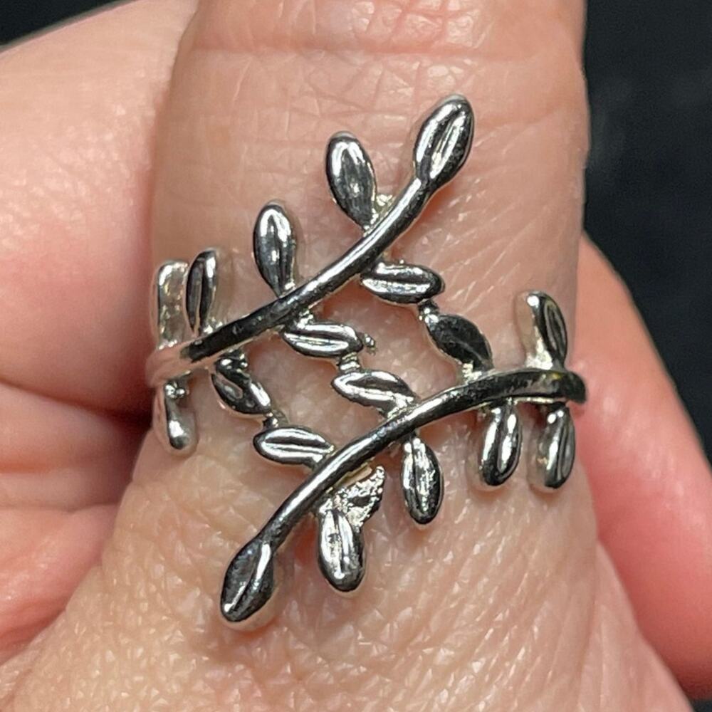 Olive Leaf Shiny Silver Tone Statement Ring Modern Minimalist Size 7
